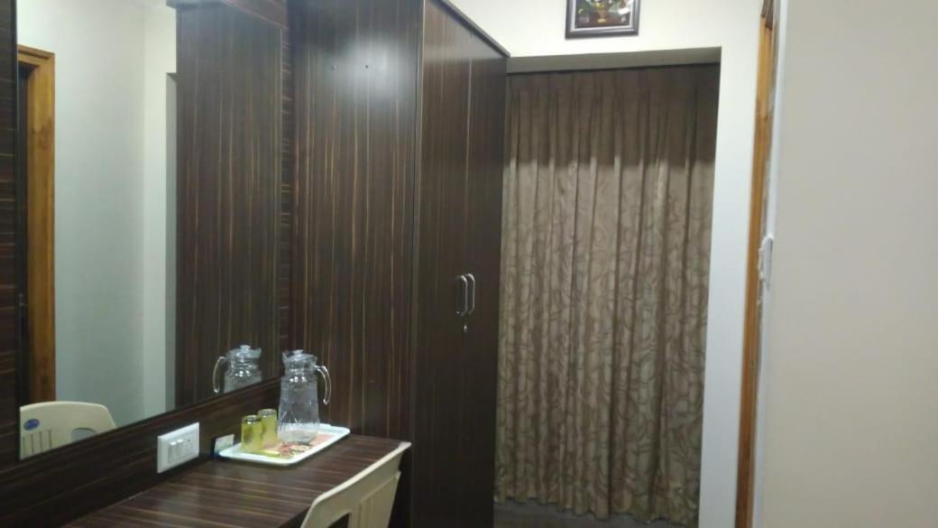 Famous Residency Hotel Tiruchirappalli Bagian luar foto