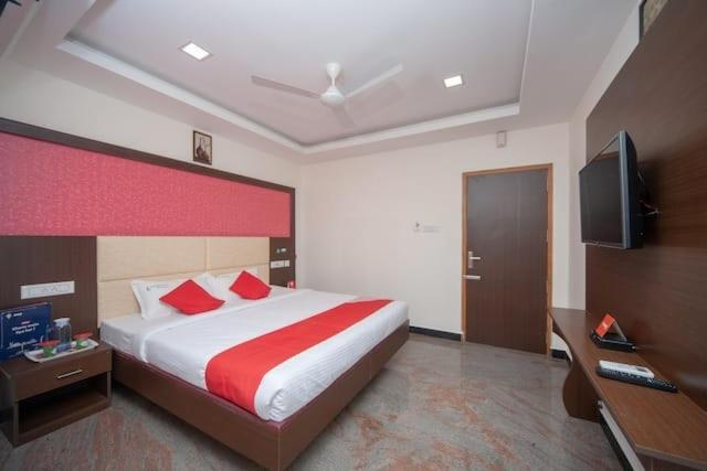 Famous Residency Hotel Tiruchirappalli Bagian luar foto