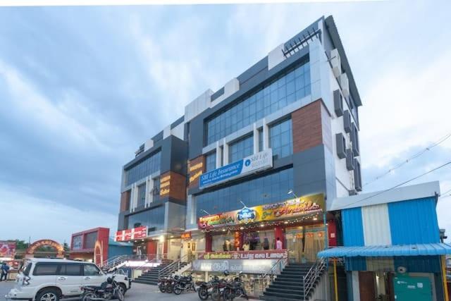 Famous Residency Hotel Tiruchirappalli Bagian luar foto