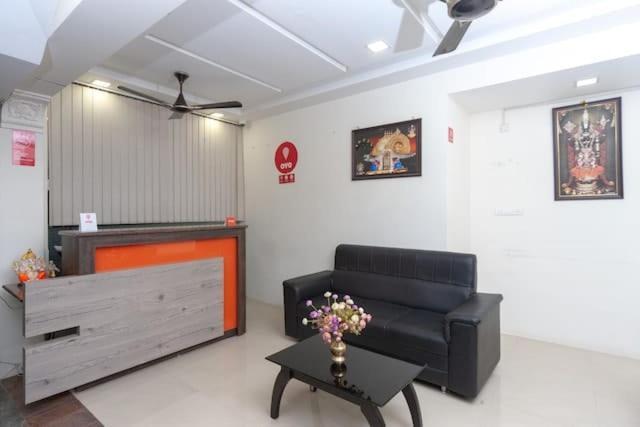 Famous Residency Hotel Tiruchirappalli Bagian luar foto