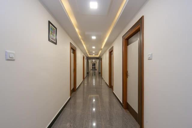Famous Residency Hotel Tiruchirappalli Bagian luar foto