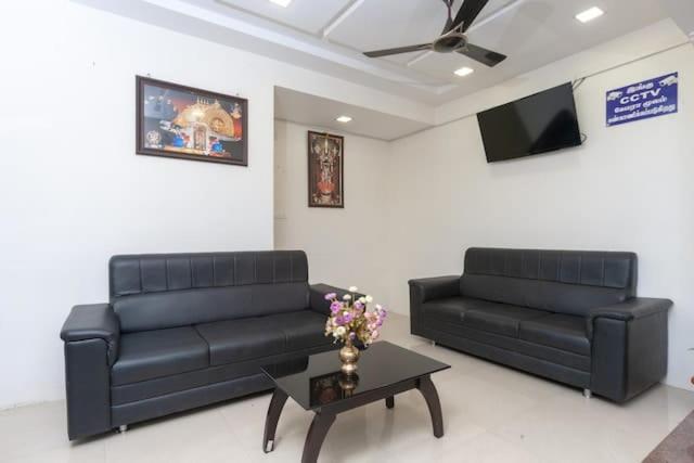 Famous Residency Hotel Tiruchirappalli Bagian luar foto