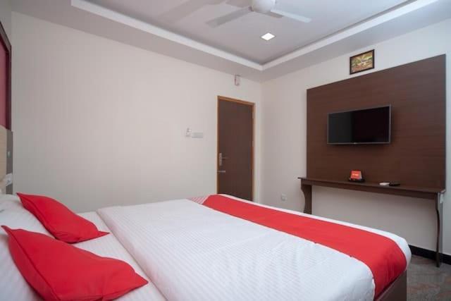 Famous Residency Hotel Tiruchirappalli Bagian luar foto